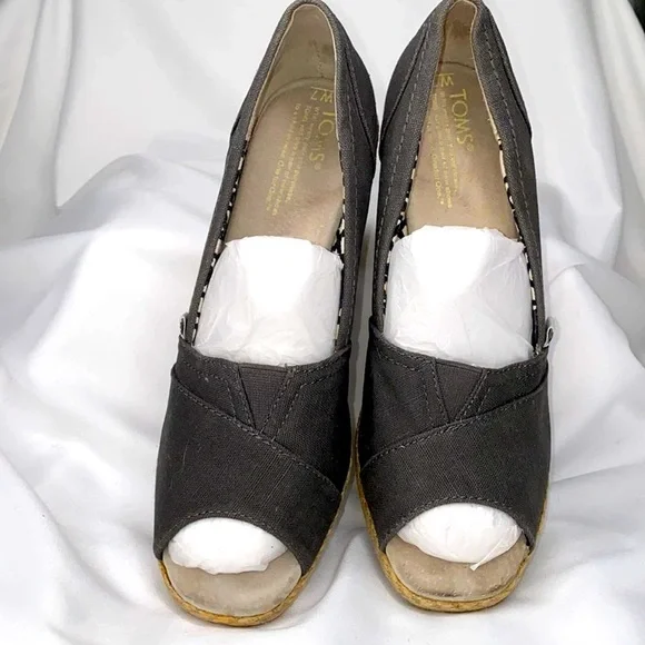 Toms Gray Espadrilles Canvas Top Heel Sandals Peep Toe size 7 - Picture 2 of 6